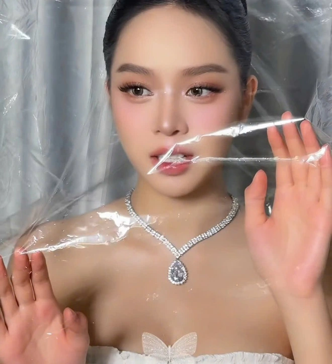 "Búp bê" Huỳnh Thị Thanh Thủy trước và sau "unbox"