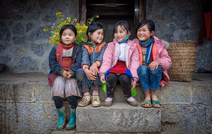 Triển lãm ảnh Ngũ sắc tôn vinh vẻ đẹp văn hoá và cuộc sống quê hương Những em bé vùng cao của tác giả Đỗ Đăng Khoa