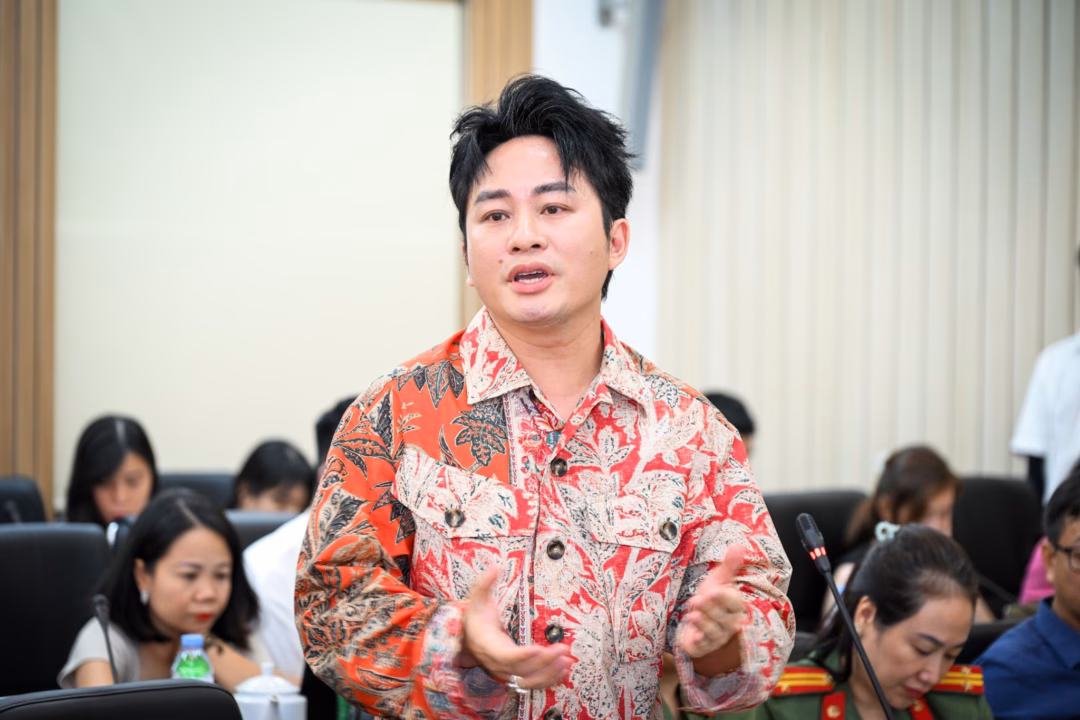 Ca sĩ Tùng Dương sẽ trình bày các ca khúc "Một vòng Việt Nam", "Viết tiếp câu chuyện hòa bình"…