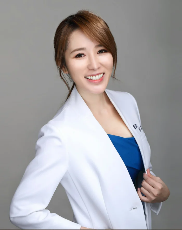 Bác sĩ thẩm mỹ Đài Loan gây sốt với vẻ đẹp và body gợi cảm Ảnh: @chavelle_liu.