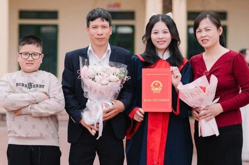 Thủ khoa khối A00 và điểm tuyệt đối: Gặp gỡ 3 học sinh xuất sắc tốt nghiệp THPT thủ khoa 2025 ảnh 8