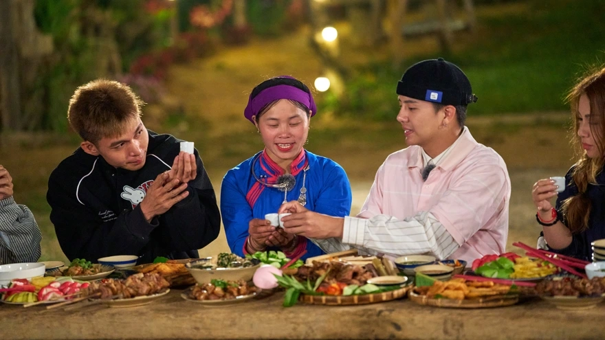 Gia đình Haha nghẹn ngào chia tay bản Liền sau hành trình gắn bó