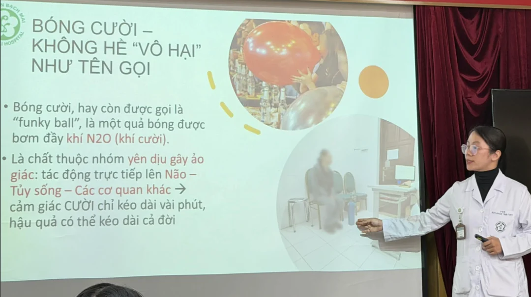 B&igrave;nh kh&iacute; cười trong ph&ograve;ng bệnh nh&acirc;n