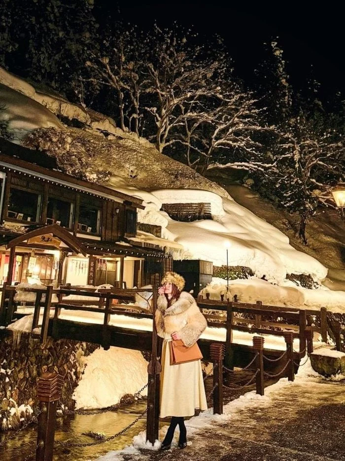 Cảnh quan Ginzan Onsen trong m&ugrave;a đ&ocirc;ng