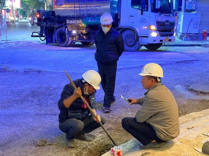 C&ocirc;ng nh&acirc;n x&acirc;y dựng san lấp hạ tầng trong thời tiết lạnh