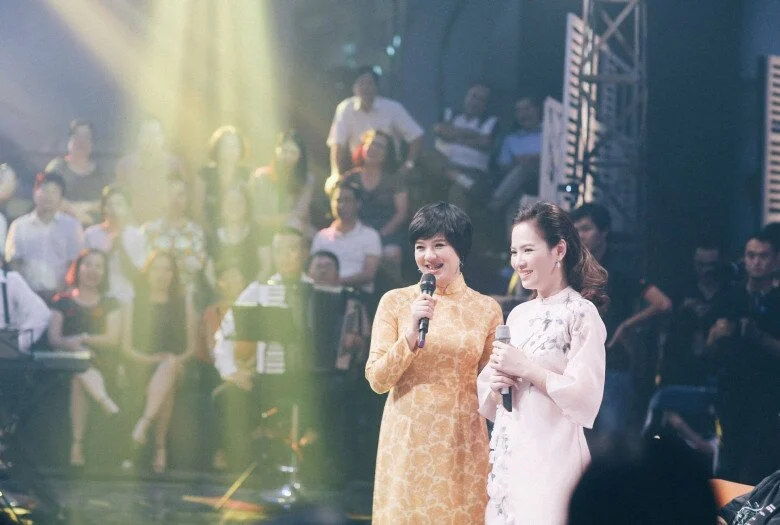 Đan L&ecirc; biểu diễn tr&ecirc;n s&acirc;n khấu từ khi c&ograve;n b&eacute;, chứng tỏ t&agrave;i năng đa dạng