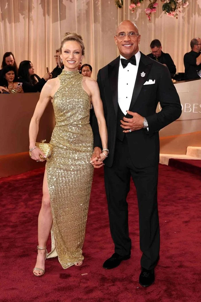 Lauren Hashian v&agrave; Dwayne Johnson tr&ecirc;n thảm đỏ