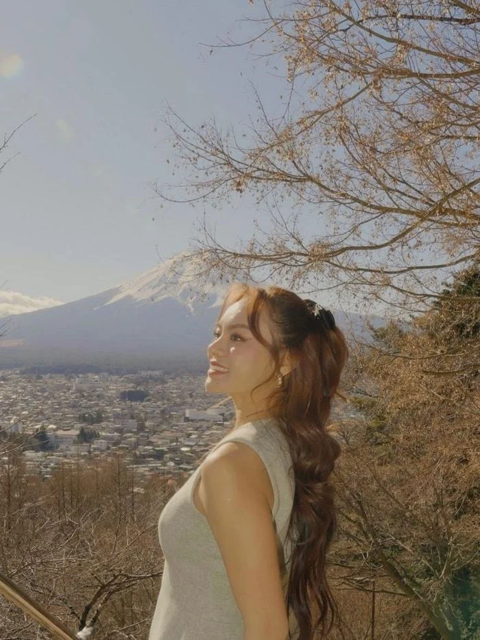 Mai Ng&ocirc; kh&aacute;m ph&aacute; c&aacute;c điểm đến ở Nhật Bản