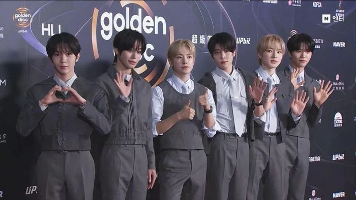 Nam thần Starship GDA 2026 Các nam nghệ sĩ Starship trong trang phục đen tại GDA 2026