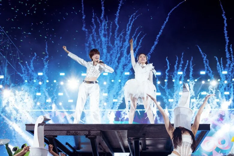 Rapper Ph&aacute;o xuất hiện với tư c&aacute;ch kh&aacute;ch mời trong tiết mục Ếch Ngồi Đ&aacute;y Giếng.