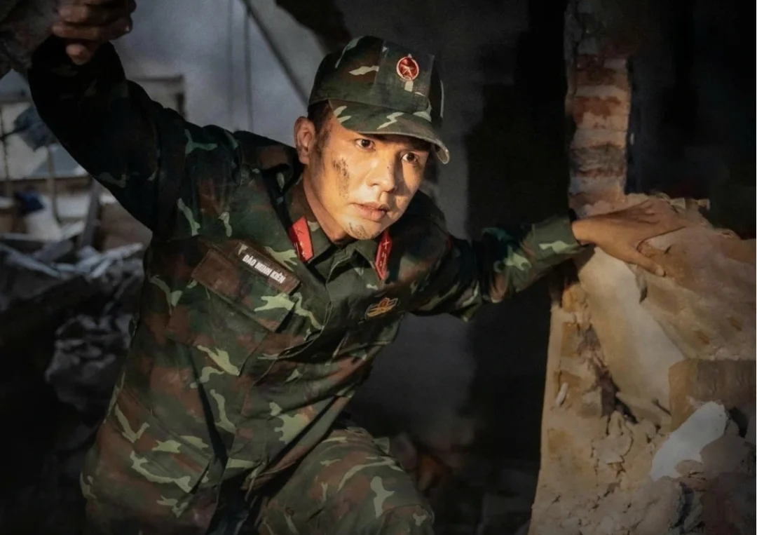 Tạo hình Steven Nguyễn trong vai Trung tá Đào Minh Kiên Tạo hình Steven Nguyễn trong vai Trung tá Đào Minh Kiên