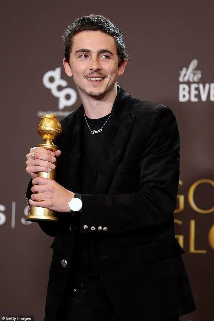 Timoth&eacute;e Chalamet nhận giải Golden Globe 2026