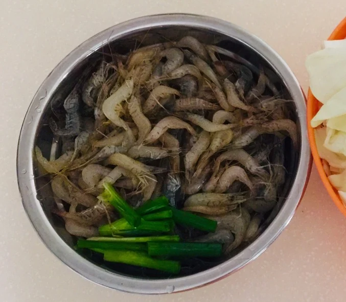 T&ocirc;m s&ocirc;ng x&agrave;o cải thảo &ndash; m&oacute;n ăn gi&agrave;u protein v&agrave; chất xơ