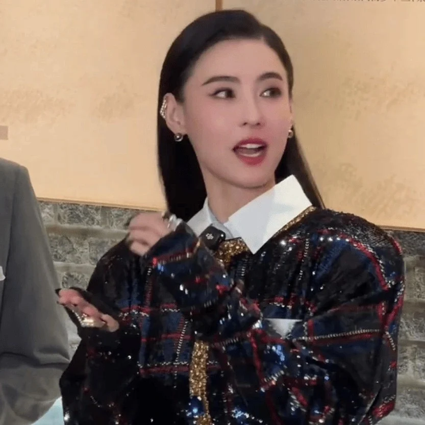 Trương B&aacute; Chi trẻ đẹp tại sự kiện, thể hiện nhan sắc kh&ocirc;ng tuổi