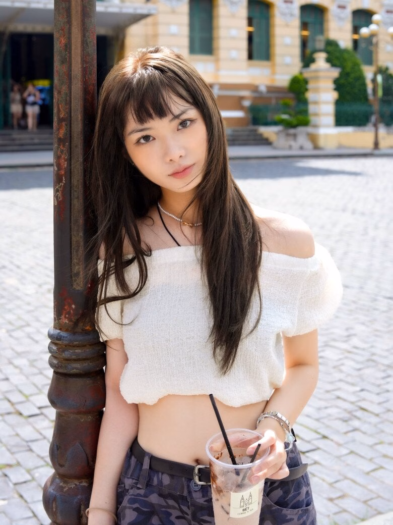 Cô gái Gen Z có tên đặc biệt ở Em xinh say hi: Nhan sắc như nàng thơ, gu thời trang amp;#34;đỉnh khỏi bànamp;#34; - 2