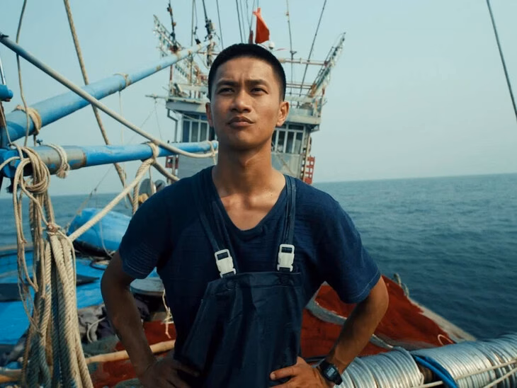 Đàn cá gỗ: Phép màu gọi hồi sinh phim ngắn về biển Các cảnh nội của Đàn cá gỗ cũng rất đời thường, màu phim đẹp. Điểm trừ nằm ở đài từ của một số diễn viên - Ảnh: ĐPCC