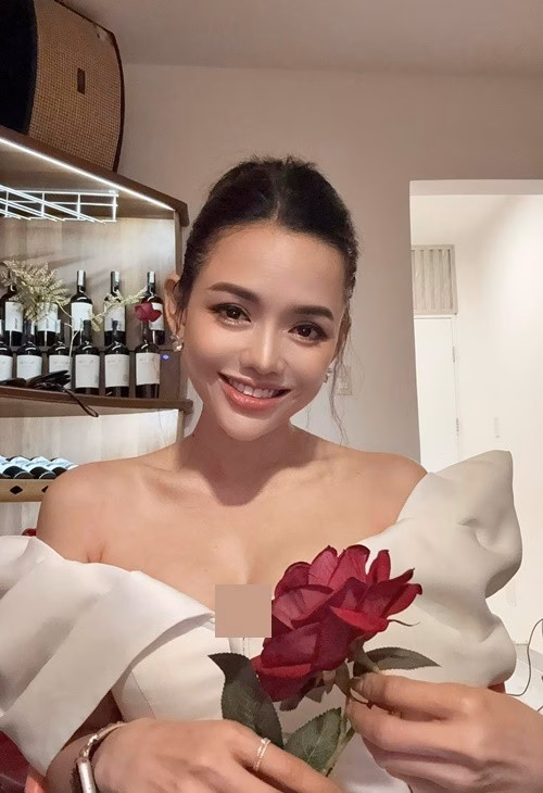 Hiền Trang tuổi 40 vẫn trẻ trung, tự tin như gái đôi mươi Hiền Trang chăm tập thể thao để giữ vóc dáng thon thả. Ảnh: FB Hiền Trang.
