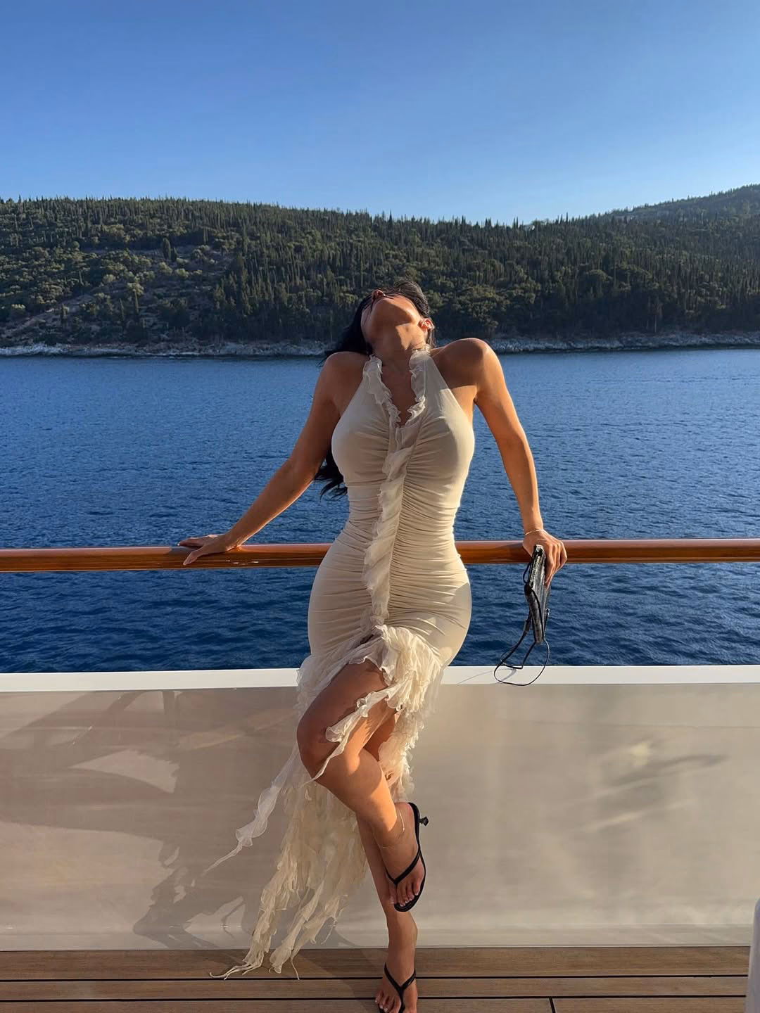 Kylie Jenner gây sốt với váy vintage từng được Beyoncé diện Ảnh: Instagram @kyliejenner