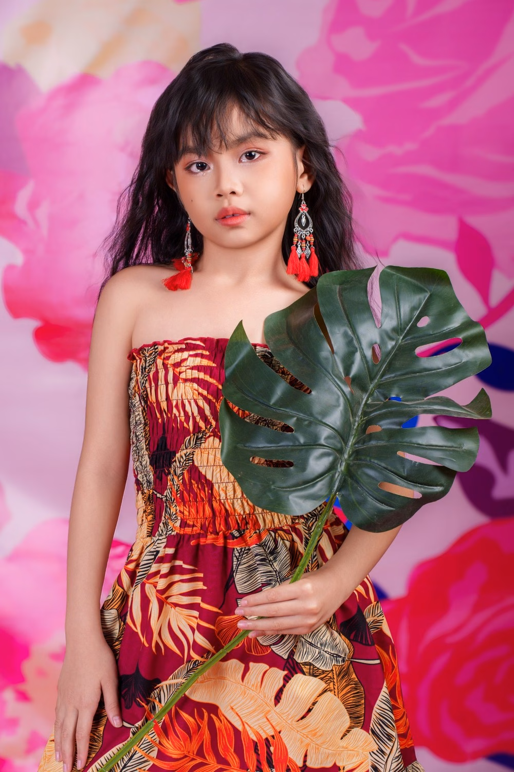 Người mẫu nhí Trúc Hà gây sốt với bộ ảnh mùa hè sôi động