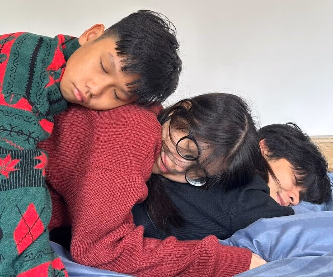 Nhạc sĩ Nguyên Văn Chung xúc động khi con gái đoàn tụ mẹ ruột sau 15 năm Nguyễn Văn Chung nuôi nấng, xem Suri như ruột thịt.