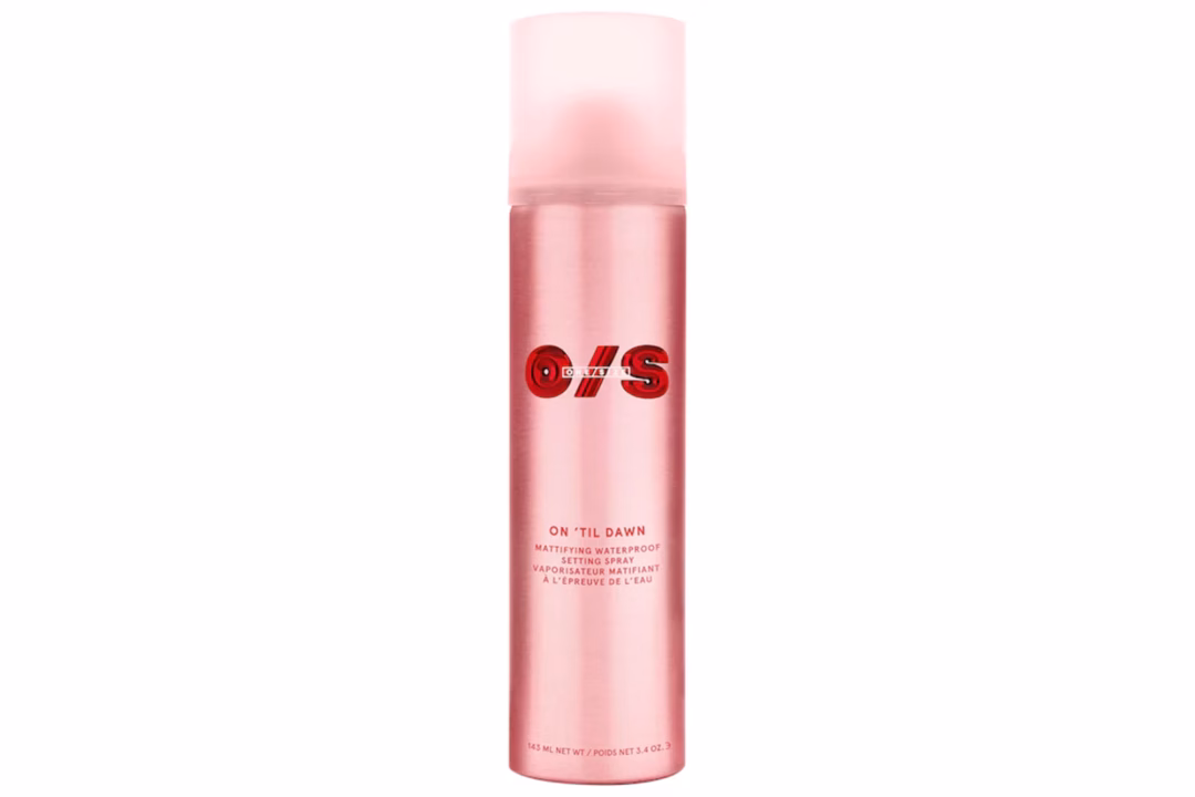Remi Bader bật mí những sản phẩm làm đẹp không thể thiếu trong mùa hè One/Size On 'Til Dawn Mattifying Setting Spray