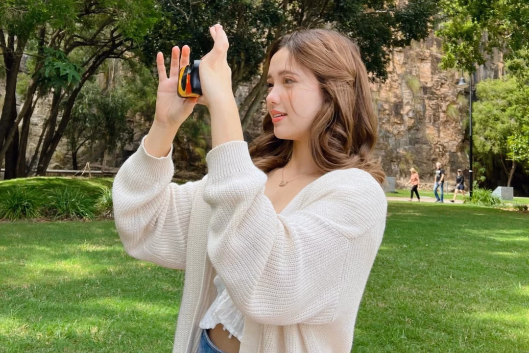 Cô gái được mệnh danh ‘bông hồng lai’ gây sốt TikTok với phong cách tối giản Thời gian gần đây, Hồ Ngọc Trang (Alissa Hồ, sinh năm 2003) mang hai dòng máu Việt Nam - Hà Lan đang là một trong những influencers nổi bật trên mạng xã hội với vẻ đẹp trong trẻo, dịu dàng đậm chất con lai.