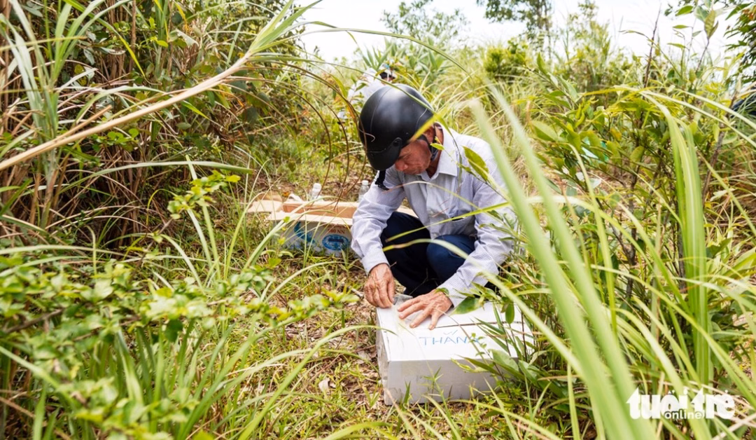Hai anh em ruột truy tìm nơi tử vong của anh trai trong rừng Quảng Trị Đi tìm hình bóng anh trai - Ảnh 9.