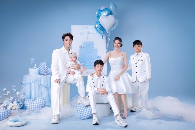 Nam thần đăng Khôi tái xuất sau thời gian vắng bóng