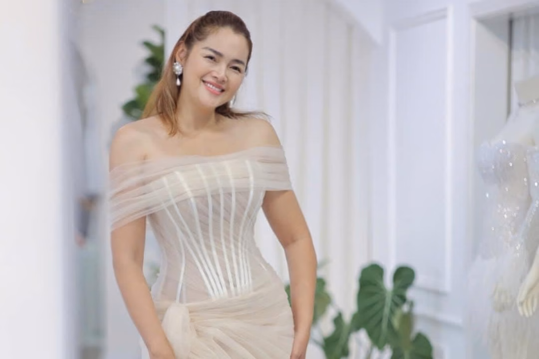 Á hậu Việt một mình nuôi 5 con: Chuyển về Đà Nẵng, bán cá khô kiếm tiền tỷ - 1
