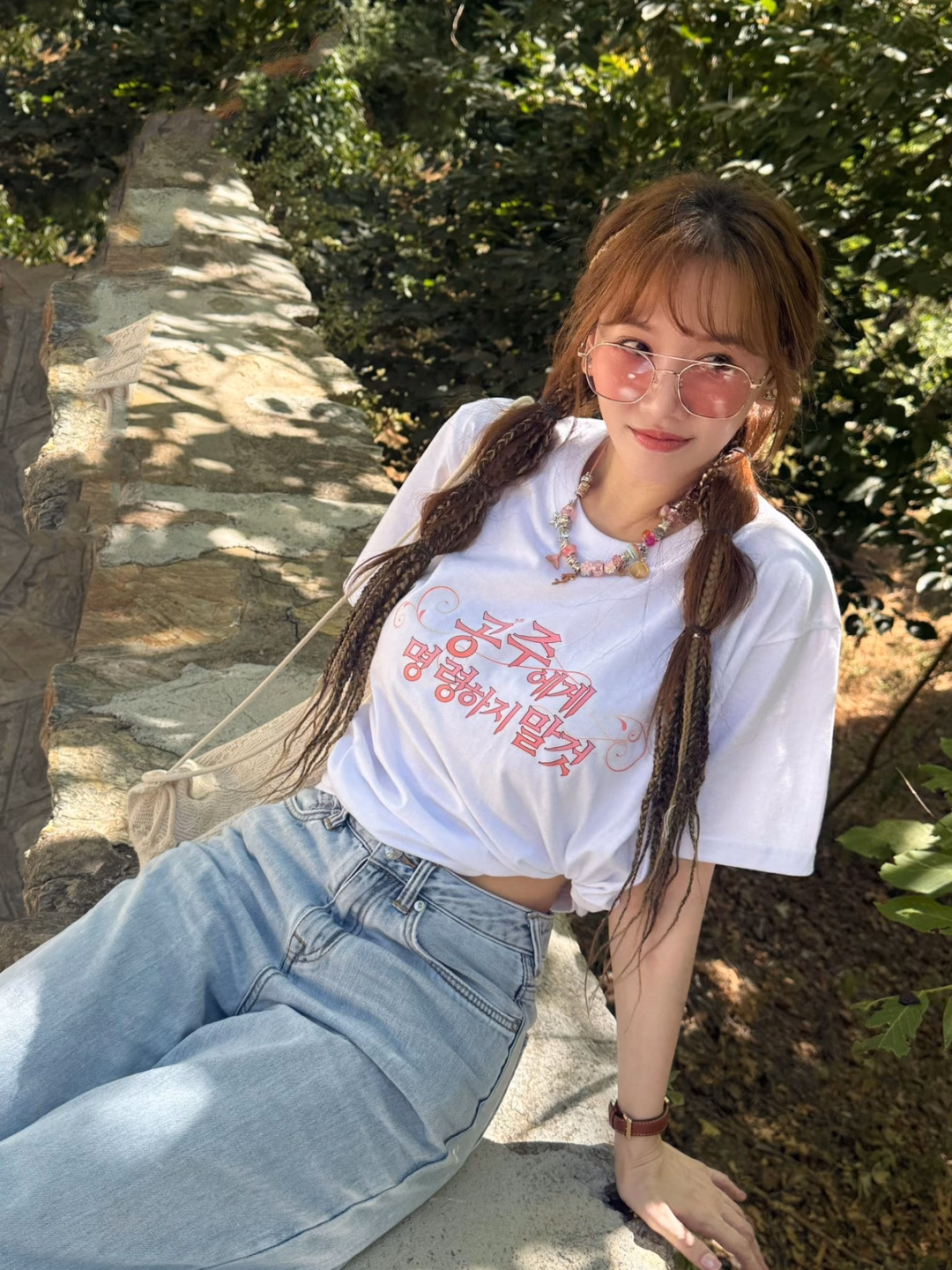 Hari Won U40 gây sốt với phong cách đường phố ở Thổ Nhĩ Kỳ, tôn dáng với quần jeans và áo croptop
