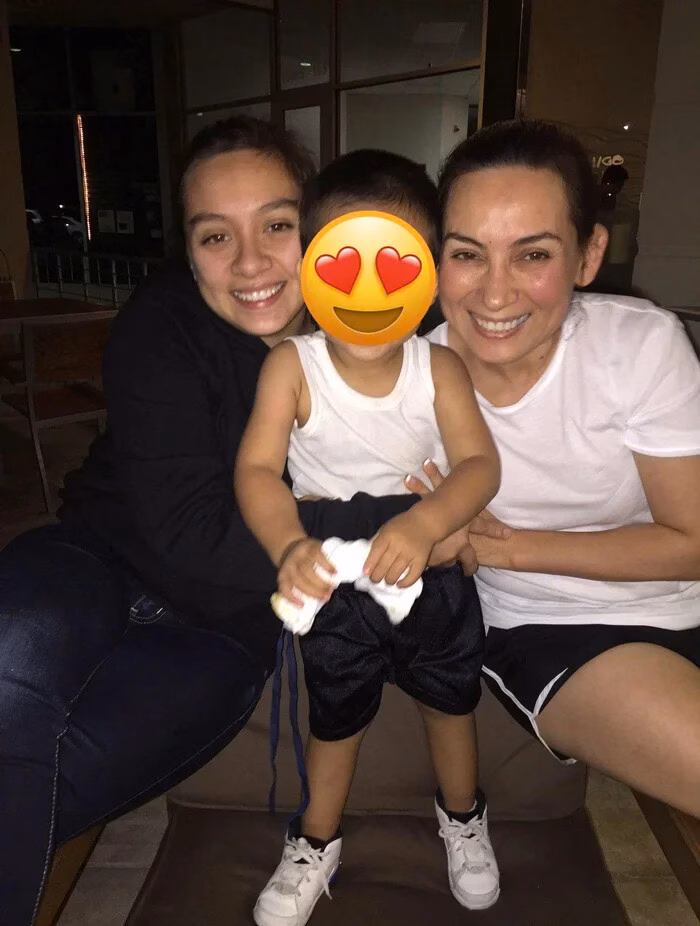 Phi Nhung và khoảnh khắc hiếm hoi bên con gái, cháu trai