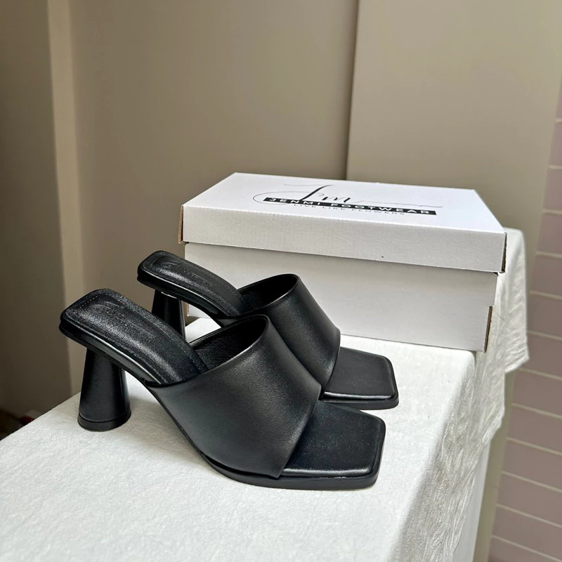 Dép Cao Gót Quai Ngang – Bí Quyết Giúp Tôi Tự Tin Với Chiều Cao Thêm 7 Phân