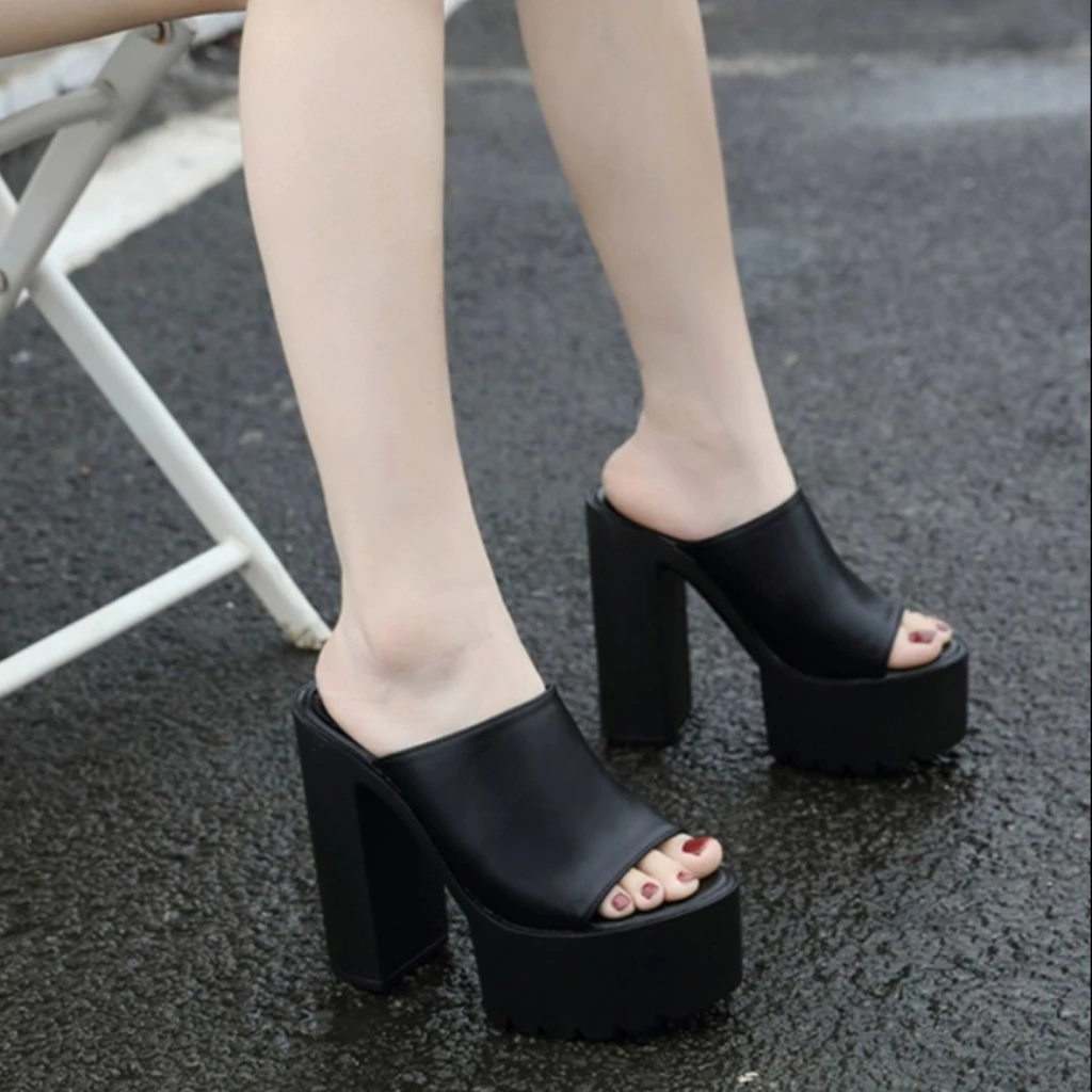 Mặc dép cao gót đế thô 14P: Liệu có phải là lựa chọn hoàn hảo cho đôi chân của bạn?