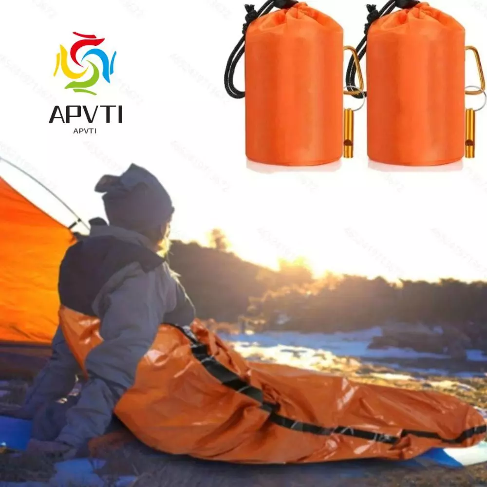 Làm thế nào túi ngủ khẩn cấp giúp tôi vượt qua đêm lạnh giá trong rừng mà không cần lều?