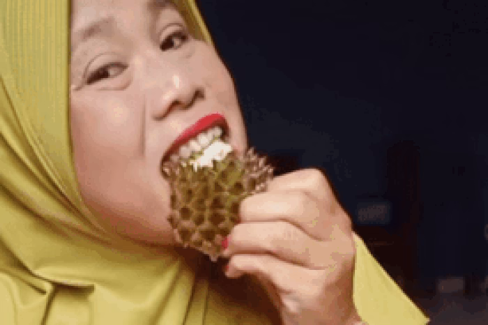 Clip mukbang gây sốc: Phụ nữ ăn vỏ sầu riêng, rủi ro và tranh cãi