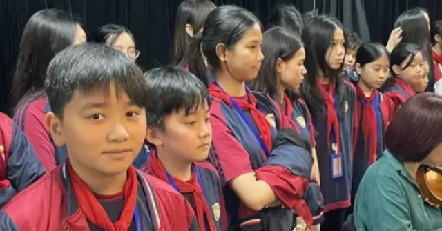 Hơn 50 học sinh Hà Nội rơi vào “sốc” khi đêm nhạc “Về đây bốn cánh chim trời” bị hủy phút chót