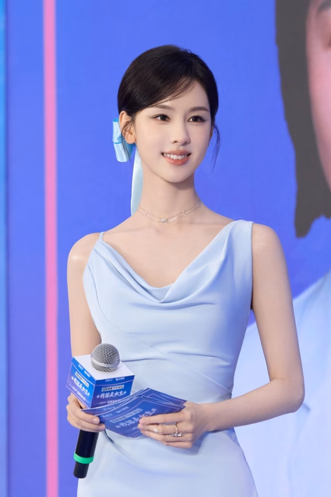 Trần Đ&ocirc; Linh với l&agrave;n da trắng s&aacute;ng, phong c&aacute;ch thanh nh&atilde;