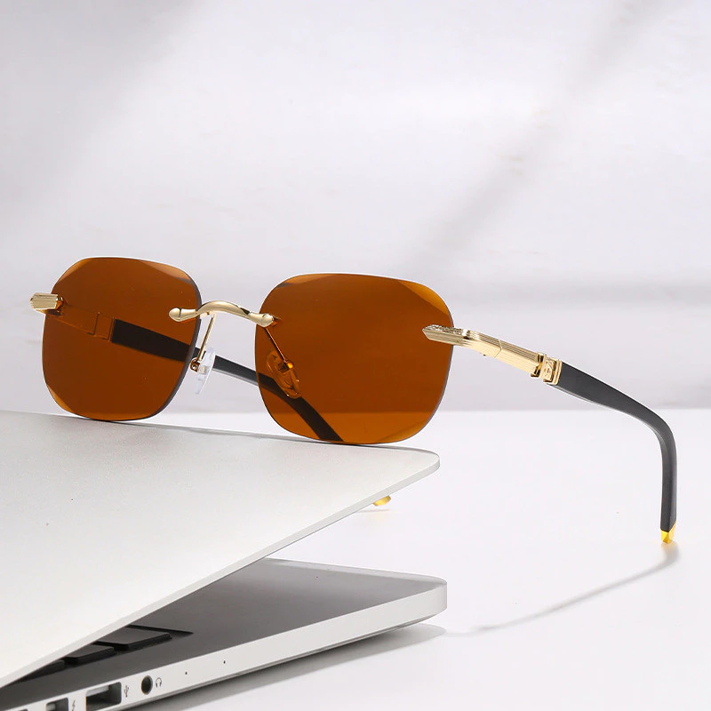 Mình đã từng bị hoa mắt khi lái xe dưới trời nắng gắt, liệu kính râm không khung có thực sự giúp giảm mỏi mắt?