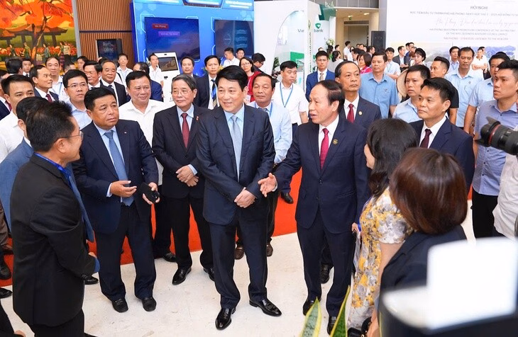Hải Phòng muốn trở thành điểm đến chiến lược cho nhà đầu tư Trao giấy chứng nhận đăng ký đầu tư và các biên bản ghi nhớ hợp tác đầu tư với tổng số vốn đăng ký lên tới 15,5 tỉ USD - Ảnh: ĐÔNG BẮC