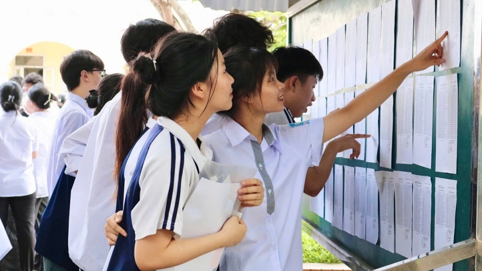 Nam sinh Ninh Bình đạt điểm tuyệt đối 3 môn thi tốt nghiệp