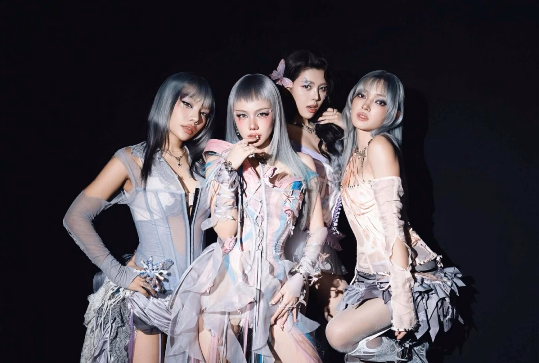 Phương Ly – Ca sĩ đa màu sắc tỏa sáng tại Em xinh say hi