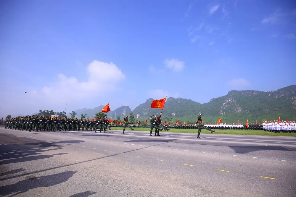 Quân đội và Công an tổng duyệt chuẩn bị cho Quốc khánh Đội hình diễu binh, diễu hành trong tổng hợp luyện lần này có 18 khối đứng, 43 khối đi. Ảnh: PHI HÙNG.