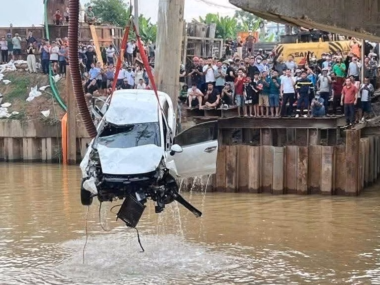 Thủ khoa khối C toàn quốc: Niềm tự hào của mẹ và cả làng Nghệ An thông tin về danh tính lái xe gây tai nạn đặc biệt nghiêm trọng tại xã Vạn An