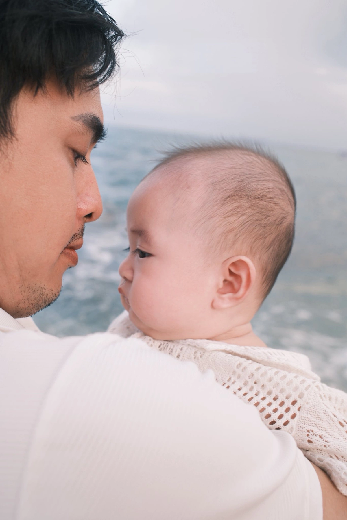 Hồ Quang Hiếu lên tiếng về cuộc sống làm bố bỉm sữa với con trai 6 tháng