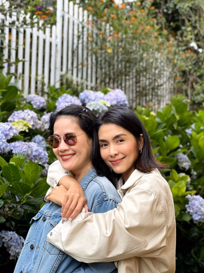 Hội bạn thân showbiz Việt: Quy tắc ngầm giữ tình bạn bền chặt Thân Thuý Hà cho biết Hà Tăng đưa ra quy tắc không mang chuyện đời tư của bạn bè ra để nói cho người khác, đồng thời cũng không xen vào cuộc sống của nhau