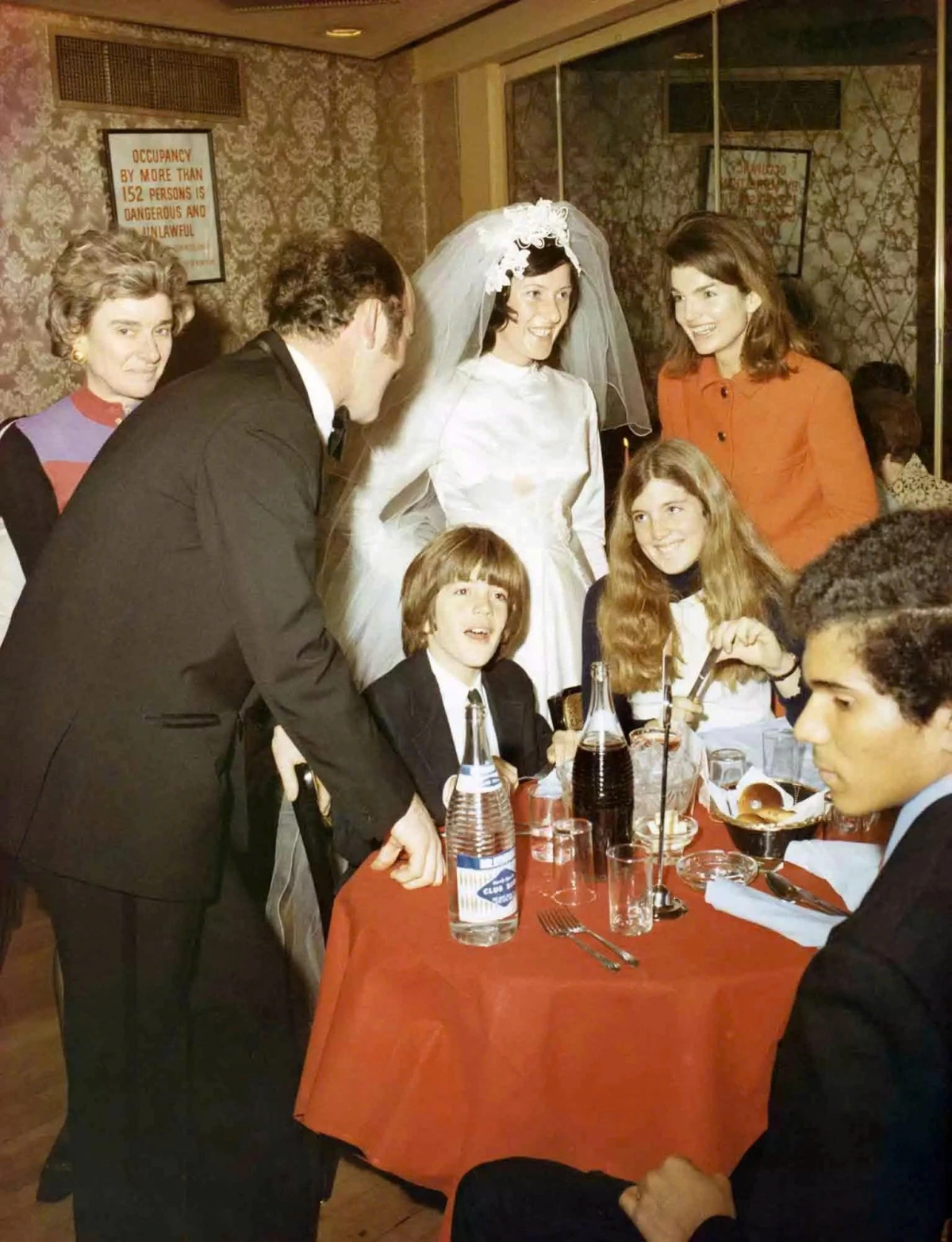 Phong cách bất hủ của Jackie Kennedy: Biểu tượng vẻ đẹp và trí tuệ của Đệ nhất Phu nhân Mỹ hé lộ những bức ảnh hiếm hoi của cựu đệ nhất phu nhân jackie kennedy hình ảnh 12