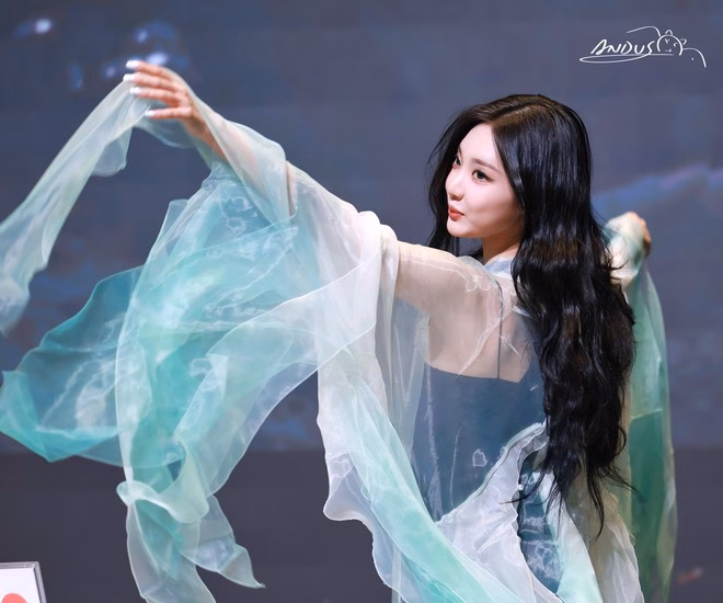 Ningning aespa lộ diện trong sự kiện, visual tựa tiên nữ khiến dân tình phát sốt Ningning đẹp như tiên nữ tại sự kiện Offline Fansign Everline của aespa.