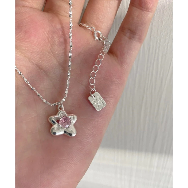 Làm thế nào để chọn dây chuyền nữ phù hợp với phong cách của bạn mà không bị lỗi mốt?