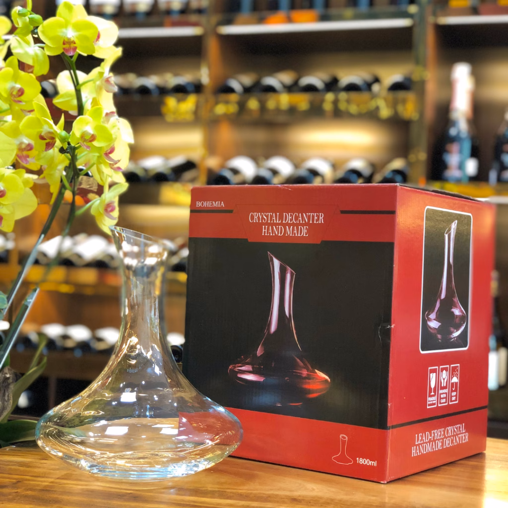 Làm thế nào để chọn bình decanter phù hợp cho không gian bàn ăn gia đình?