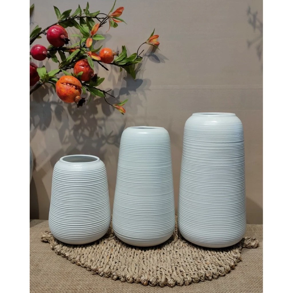 Làm thế nào để chọn bình đũ đủ trắng men lì phù hợp với phong cách trang trí phòng khách của bạn?